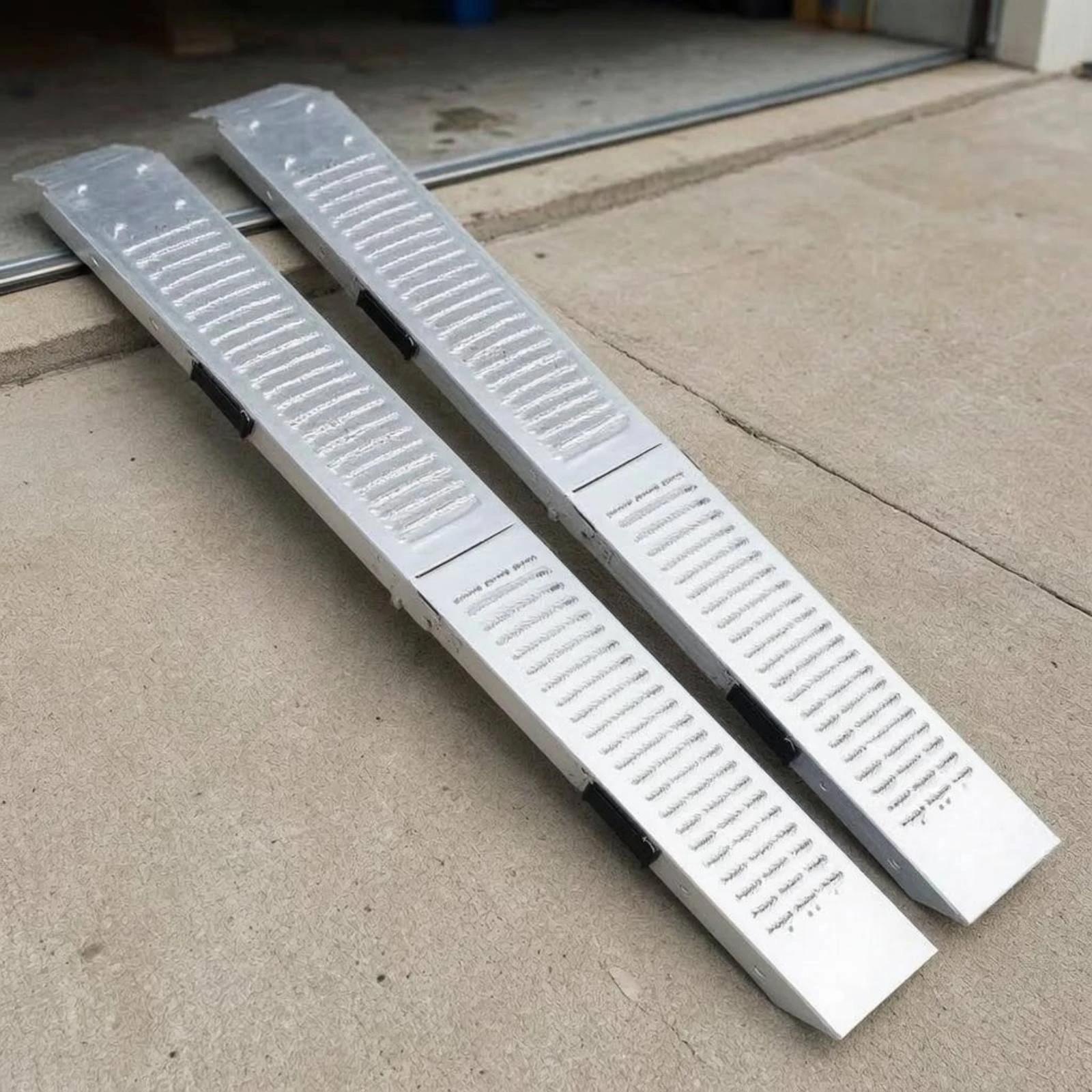 Foldable Loading Ramp Hook-Style Top Metal Loading Ramp Transport Equipment Carrying Handle for Garage
Foldable Loading Ramp Hook-Style Top Metal Loading Ramp Transport Equipment Carrying Handle for Garage