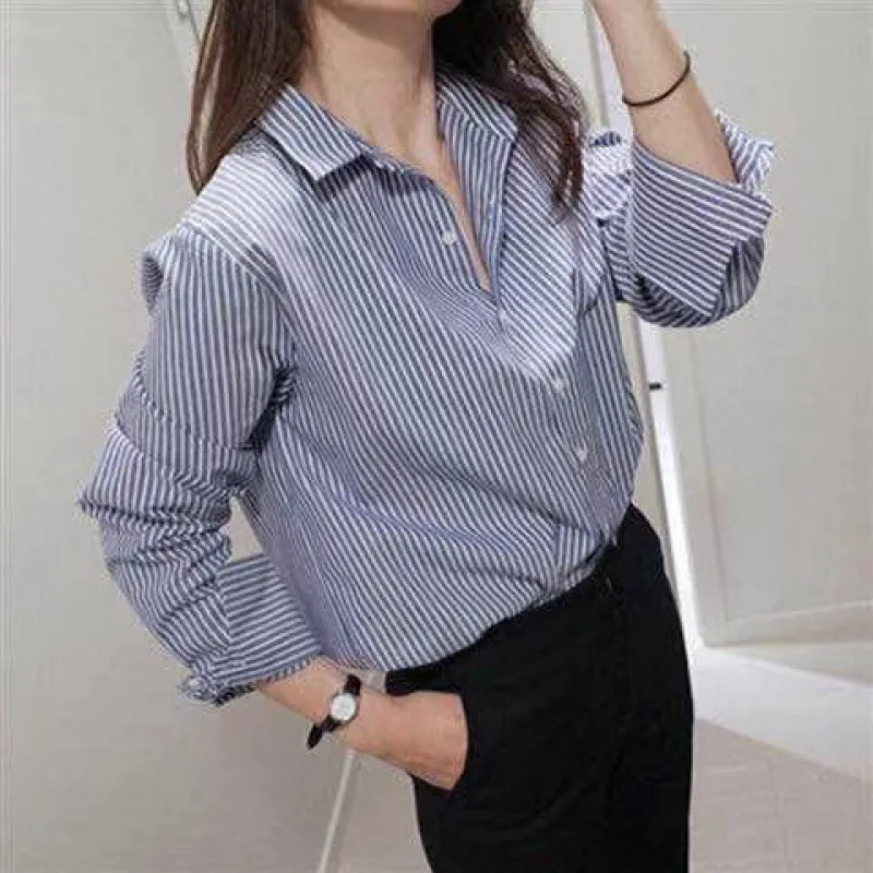 Women's new spring/summer shirt with fashionable stripes, loose casual long sleeves, folded blue top
Women's new spring/summer shirt with fashionable stripes, loose casual long sleeves, folded blue top