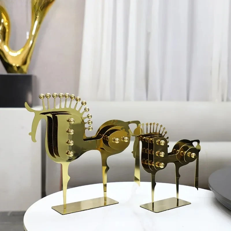 Abstract Golden Horse Metal Animal Sculpture Desk Decoration Ornaments Modern Crafts Creative Animal Statue Room Aesthetic Decor
Abstract Golden Horse Metal Animal Sculpture Desk Decoration Ornaments Modern Crafts Creative Animal Statue Room Aesthetic Decor