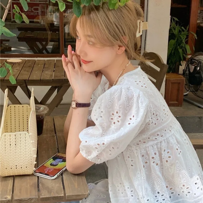 French white design sense lace top for women's wear, summer versatile loose short-sleeved shirt, puffed-sleeve shirt
French white design sense lace top for women's wear, summer versatile loose short-sleeved shirt, puffed-sleeve shirt