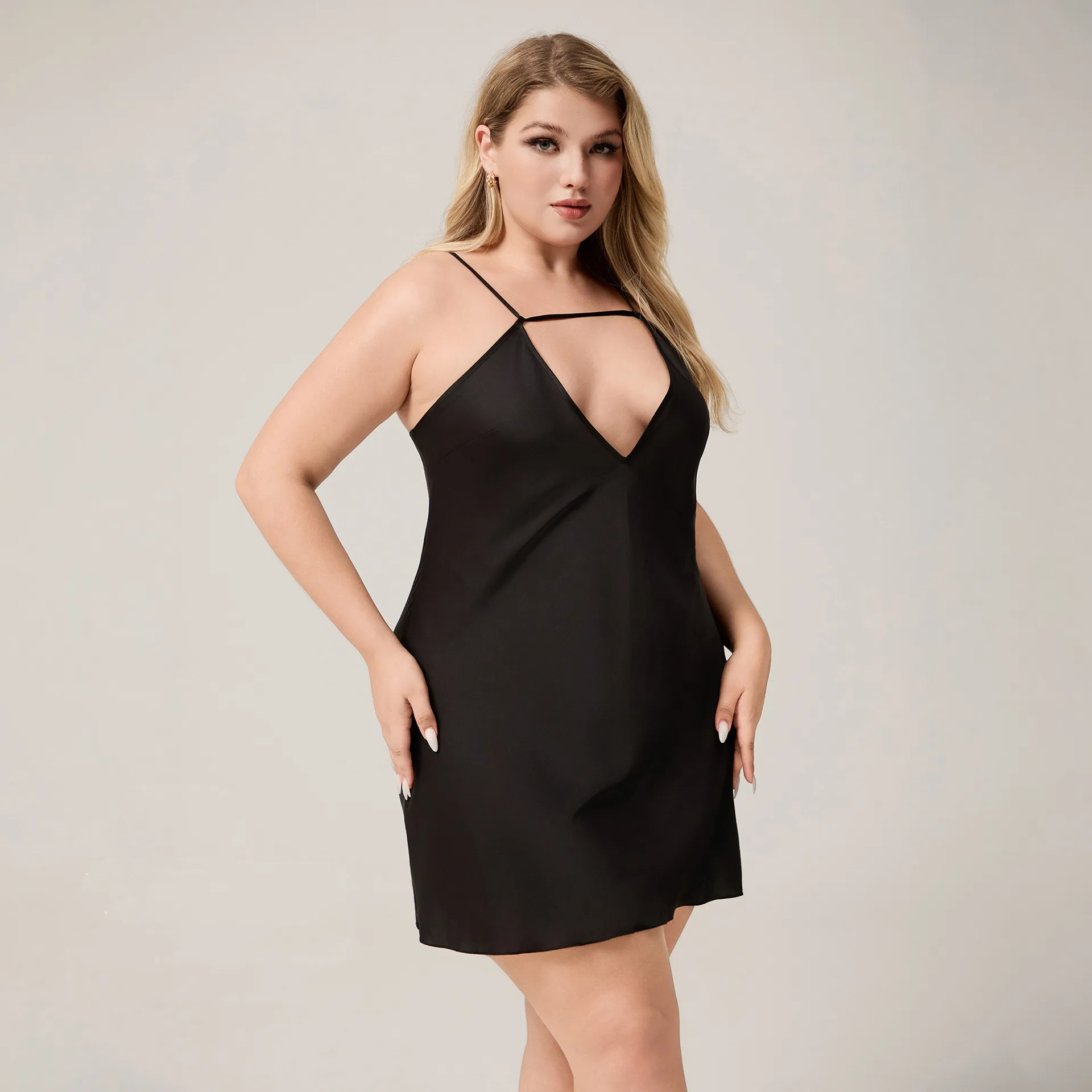 Sexy Solid Color V-neck Nightgown for Women Summer Black Thin Silk Sleepwear Suspender Dress Home Clothes
Sexy Solid Color V-neck Nightgown for Women Summer Black Thin Silk Sleepwear Suspender Dress Home Clothes