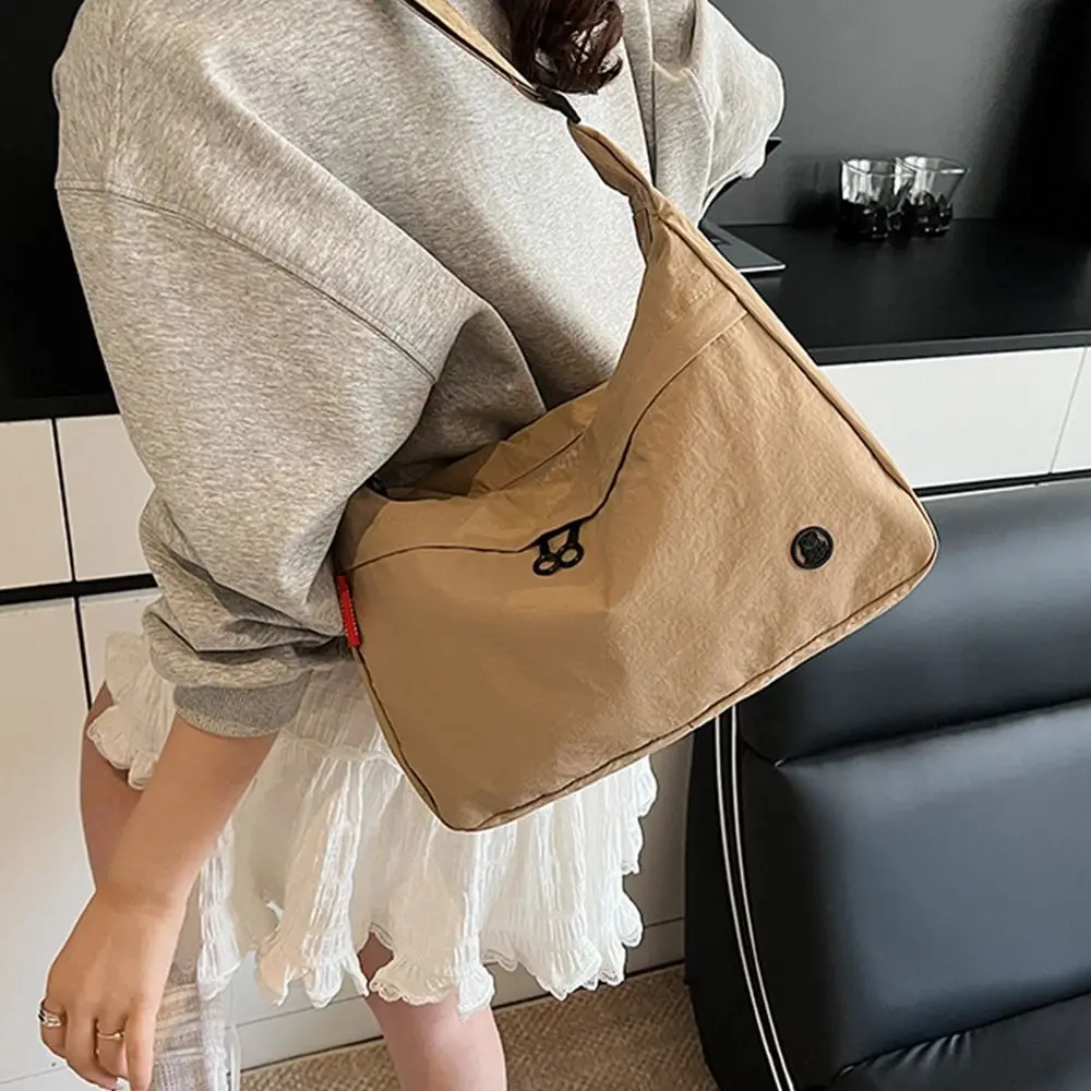 Large Capacity Fashionable Shoulder Bag Nylon Zipper Messenger Bag Waterproof Ultra-light Women Crossbody Bags School
Large Capacity Fashionable Shoulder Bag Nylon Zipper Messenger Bag Waterproof Ultra-light Women Crossbody Bags School