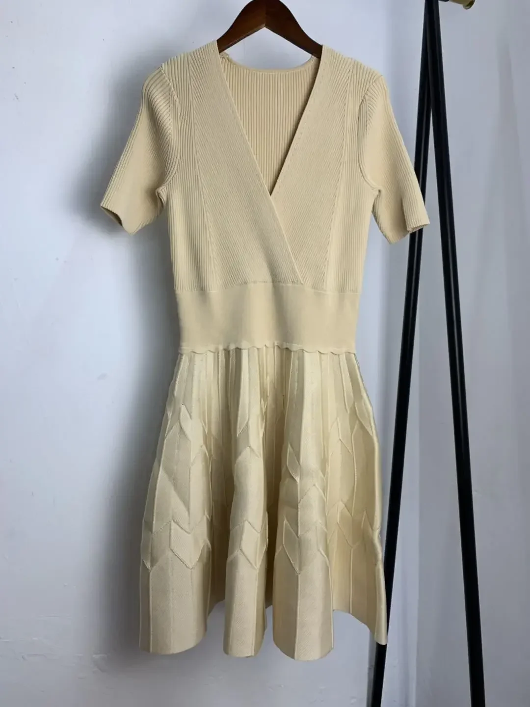 Women's Knitted Short Sleeve Dress French Brand Waisted Elegant Party Casual Office Ladies Dress
Women's Knitted Short Sleeve Dress French Brand Waisted Elegant Party Casual Office Ladies Dress