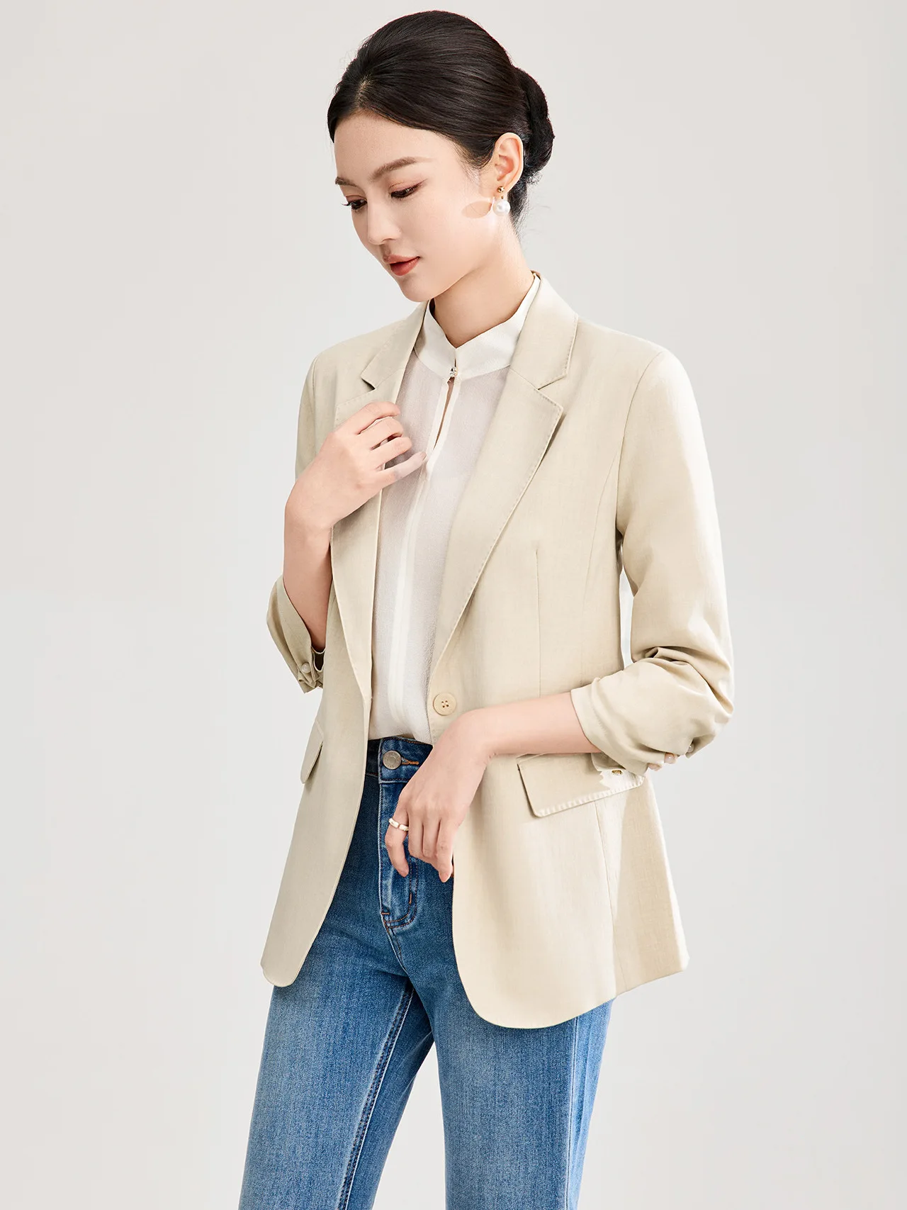Business Commute Women's Pearl Button Pleated Sleeveless Jacket Waist-Cinching Spring Summer 2026 Polyester Fiber Coat
Business Commute Women's Pearl Button Pleated Sleeveless Jacket Waist-Cinching Spring Summer 2026 Polyester Fiber Coat