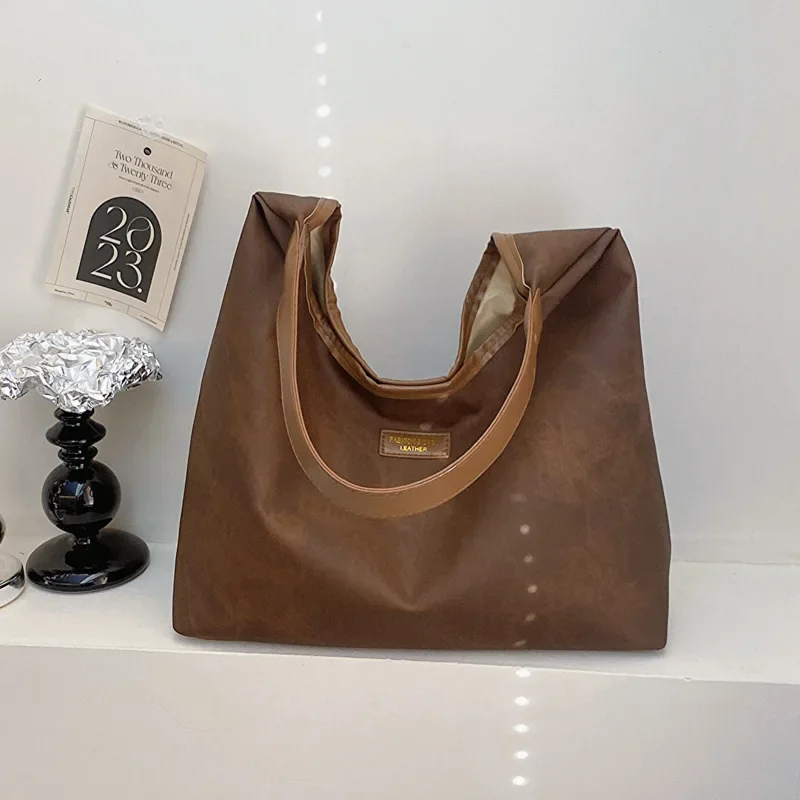Stylish Vintage Commuter Tote Bag Versatile ins Shoulder Underarm Tote Bag
Stylish Vintage Commuter Tote Bag Versatile ins Shoulder Underarm Tote Bag