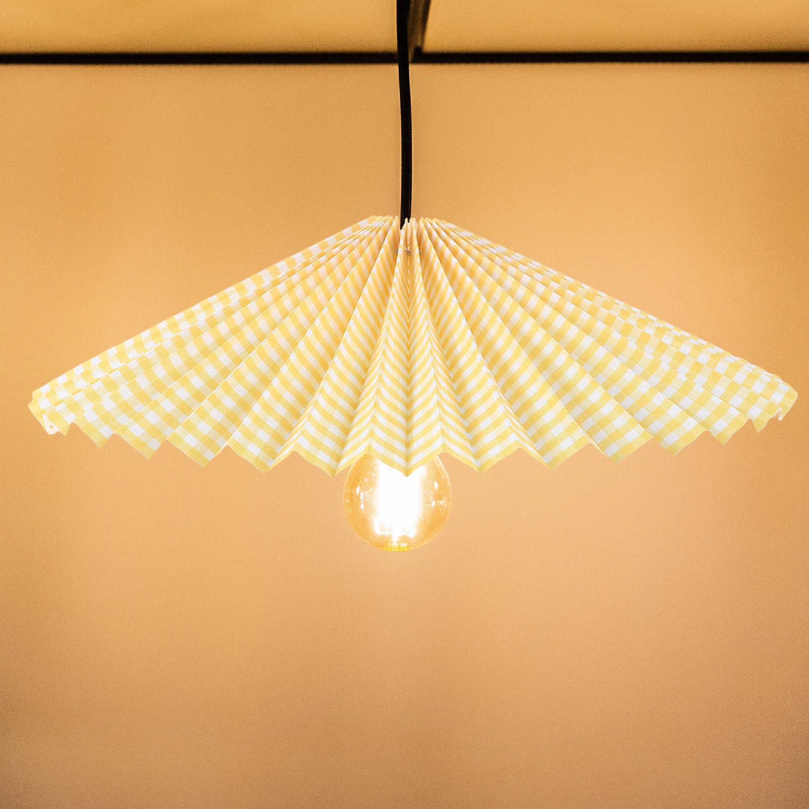 Small Pleated Lamp Shade for Floor Lamps Fabric Lampshade with Rotatable Iron Frame Lampshade Covers for Bedroom Living Room
Small Pleated Lamp Shade for Floor Lamps Fabric Lampshade with Rotatable Iron Frame Lampshade Covers for Bedroom Living Room
