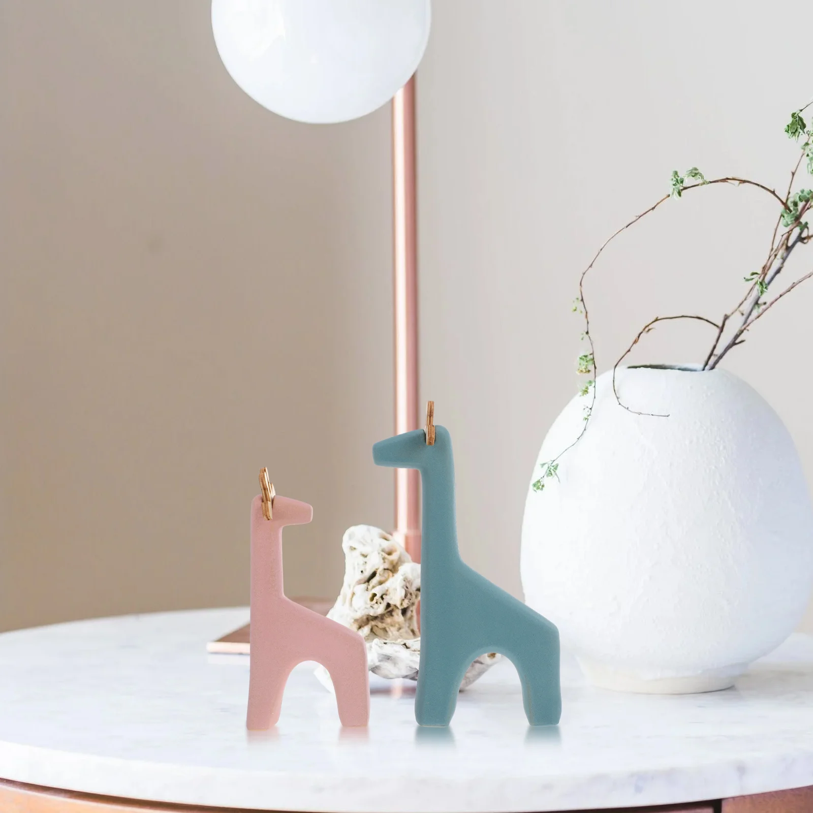2Pcs Giraffe Ceramic Animal Ornament Desktop Sculpture Set Craft Home Art Decoration for Coffee Table Entrance 
2Pcs Giraffe Ceramic Animal Ornament Desktop Sculpture Set Craft Home Art Decoration for Coffee Table Entrance