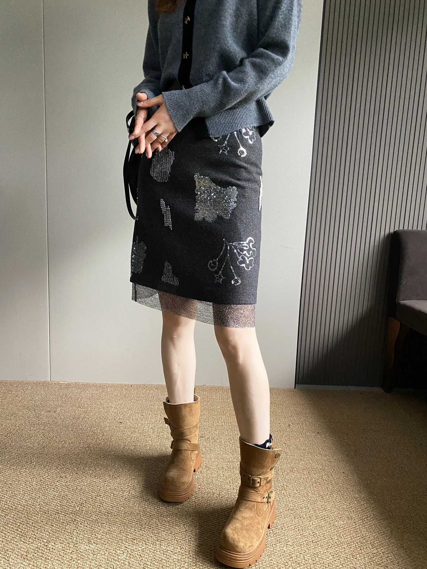 iny Sequin Woolen A-Line Skirt High Waist Slimming Women's Spring New Sle Commute Korean Version Fitted Mid-length S...
iny Sequin Woolen A-Line Skirt High Waist Slimming Women's Spring New Sle Commute Korean Version Fitted Mid-length S...