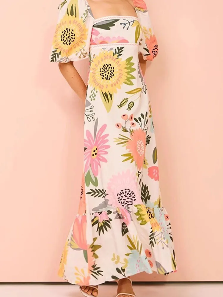 2020 new women's clothing European and American style fashion casual simple printed embroidery square neck short sleeve dress
2020 new women's clothing European and American style fashion casual simple printed embroidery square neck short sleeve dress