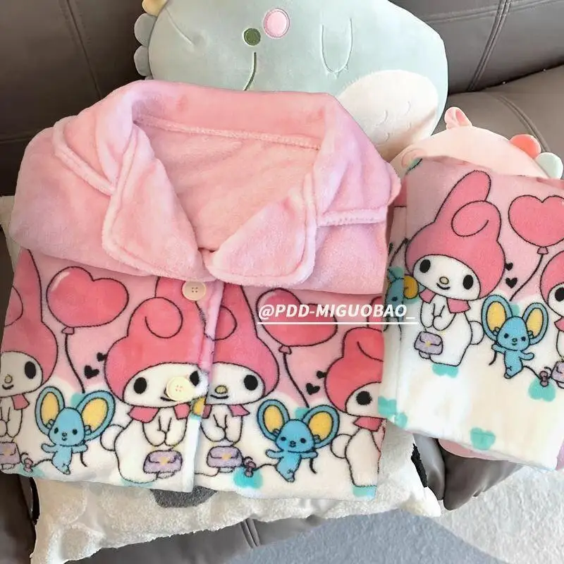 Комплект домашней одежды My Melody из кораллового флиса для женщин, осенне-зимний, новый, теплый, на флисовой подкладке, с мультяшным принтом Sanrio, милый пижамный комплект
Комплект домашней одежды My Melody из кораллового флиса для женщин, осенне-зимний, новый, теплый, на флисовой подкладке, с мультяшным принтом Sanrio, милый пижамный комплект