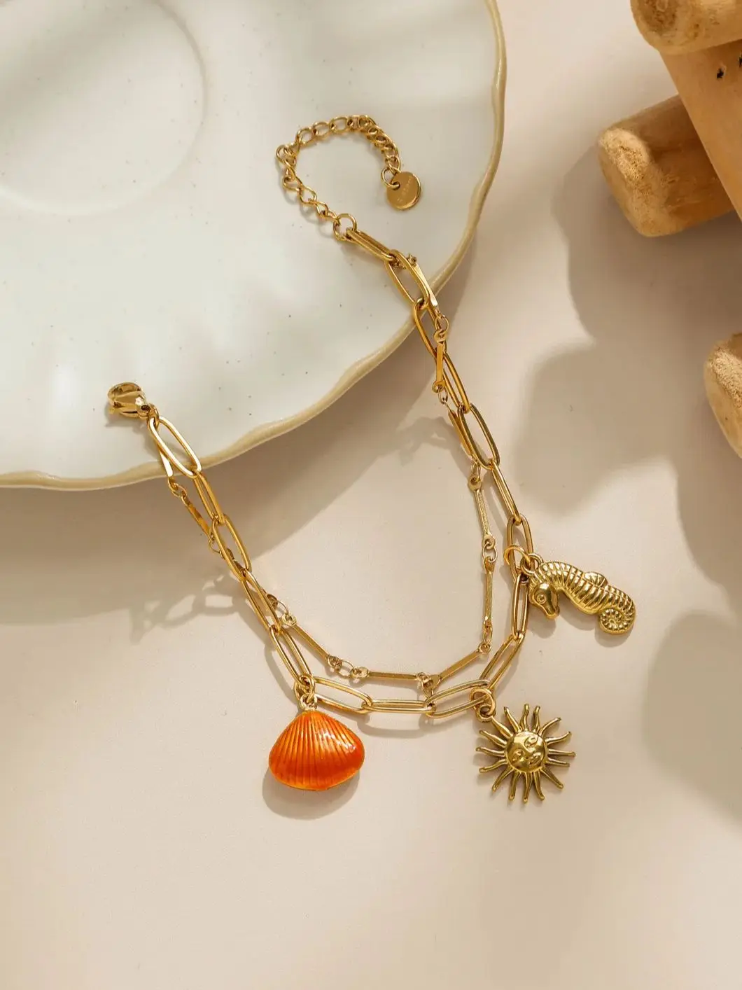 Vintage Stainless Steel Sun Shell Seahorse Pendant Double Layer Bracelet Women's Trendy New Classic Wrist Chain Jewelry Party
Vintage Stainless Steel Sun Shell Seahorse Pendant Double Layer Bracelet Women's Trendy New Classic Wrist Chain Jewelry Party