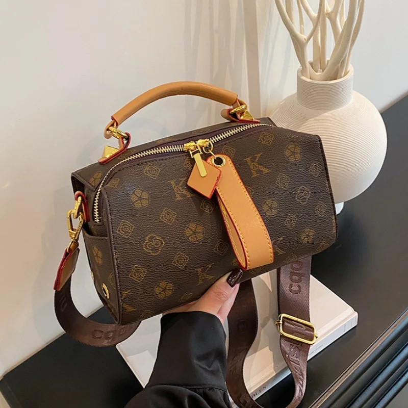 2025 New Women's Luxury Boston & Pillow Bag - Vintage & Retro Fashion Versatile Shoulder Crossbody Chic Daily Use
2025 New Women's Luxury Boston & Pillow Bag - Vintage & Retro Fashion Versatile Shoulder Crossbody Chic Daily Use