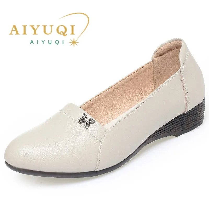 AIYUQI Genuine leather Mom Shoes For Women 2026 New Spring Wedge Non-slip Mom Loafers Shoes Large Size Ladies' Shoes
AIYUQI Genuine leather Mom Shoes For Women 2026 New Spring Wedge Non-slip Mom Loafers Shoes Large Size Ladies' Shoes