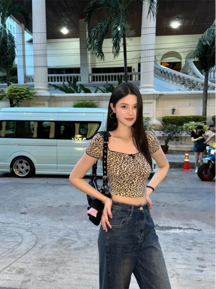 Милые крутые топы с квадратным воротником и леопардовым принтом Mujer Y2k, облегающие футболки с короткими рукавами, новинка лета 2025, универсальная футболка для женщин
Милые крутые топы с квадратным воротником и леопардовым принтом Mujer Y2k, облегающие футболки с короткими рукавами, новинка лета 2025, универсальная футболка для женщин