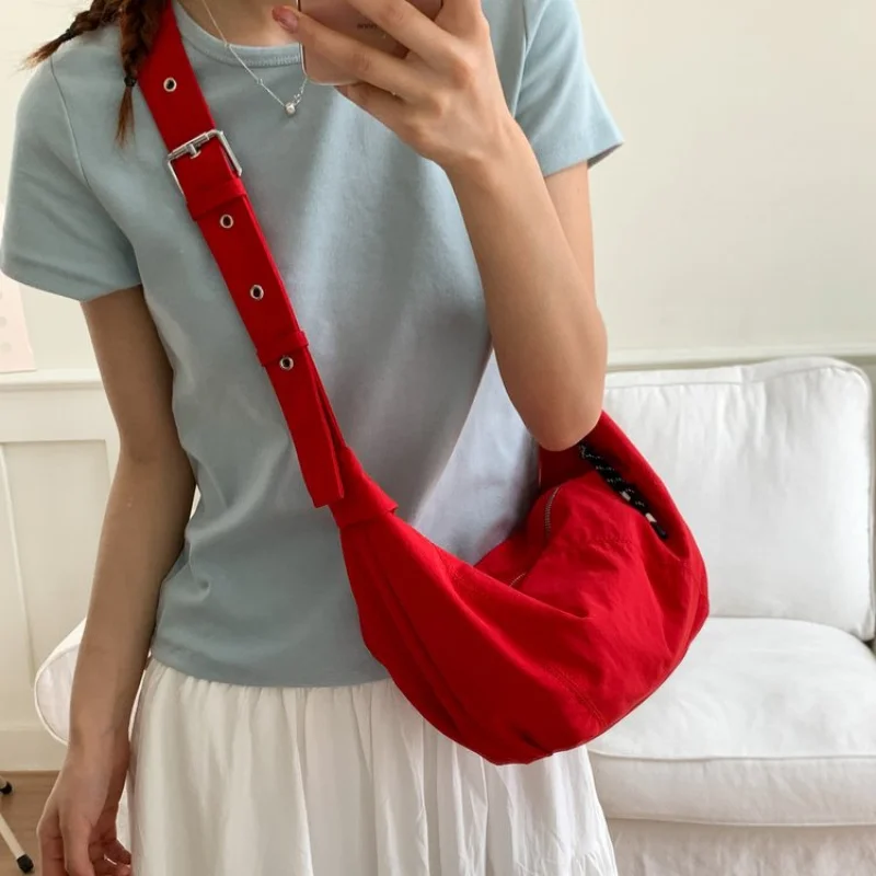 Ladies Chic Leather Crossbody Bag For Daily Commute With Adjustable Strap In Classic Design
Ladies Chic Leather Crossbody Bag For Daily Commute With Adjustable Strap In Classic Design