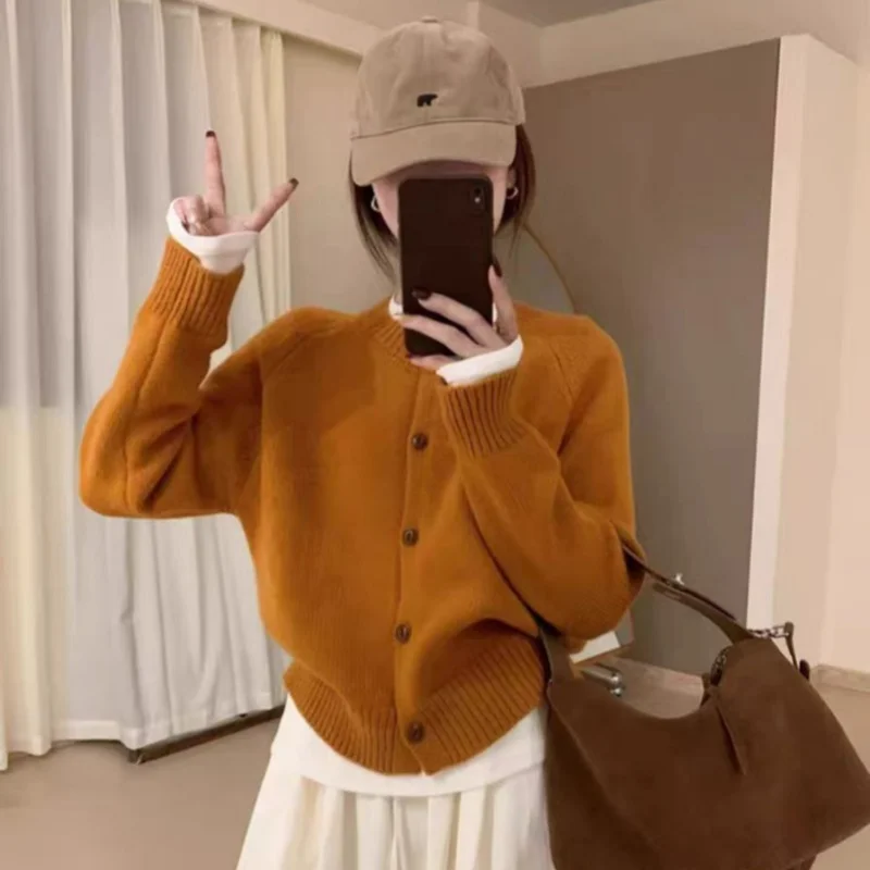 Осень/зима женский кардиган из 100% шерсти с круглым вырезом свободная верхняя одежда в корейском стиле толстый вязаный кашемировый свитер пальто
Осень/зима женский кардиган из 100% шерсти с круглым вырезом свободная верхняя одежда в корейском стиле толстый вязаный кашемировый свитер пальто