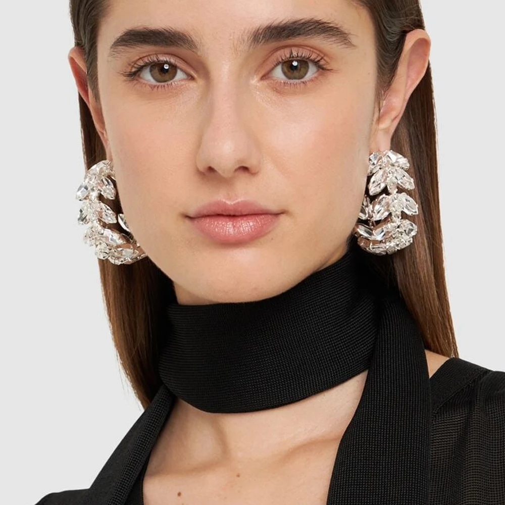 Statement Crystal Leaf Hoop Earrings Women Wedding Accessories 2024 Elegant Design Geometric Rhinestone Earrings Party Jewelry
Statement Crystal Leaf Hoop Earrings Women Wedding Accessories 2024 Elegant Design Geometric Rhinestone Earrings Party Jewelry