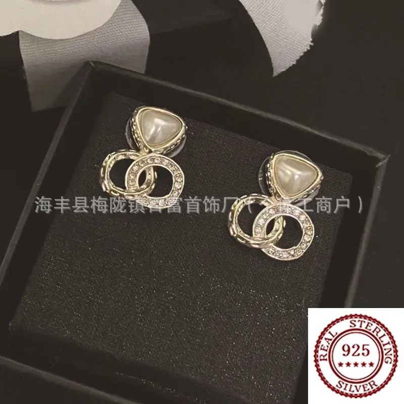 2025 Trend DIY Sterling Silver Peach Heart Diamond Studded Double C Earrings Versatile, Elegant And High-end Earrings For Women
2025 Trend DIY Sterling Silver Peach Heart Diamond Studded Double C Earrings Versatile, Elegant And High-end Earrings For Women