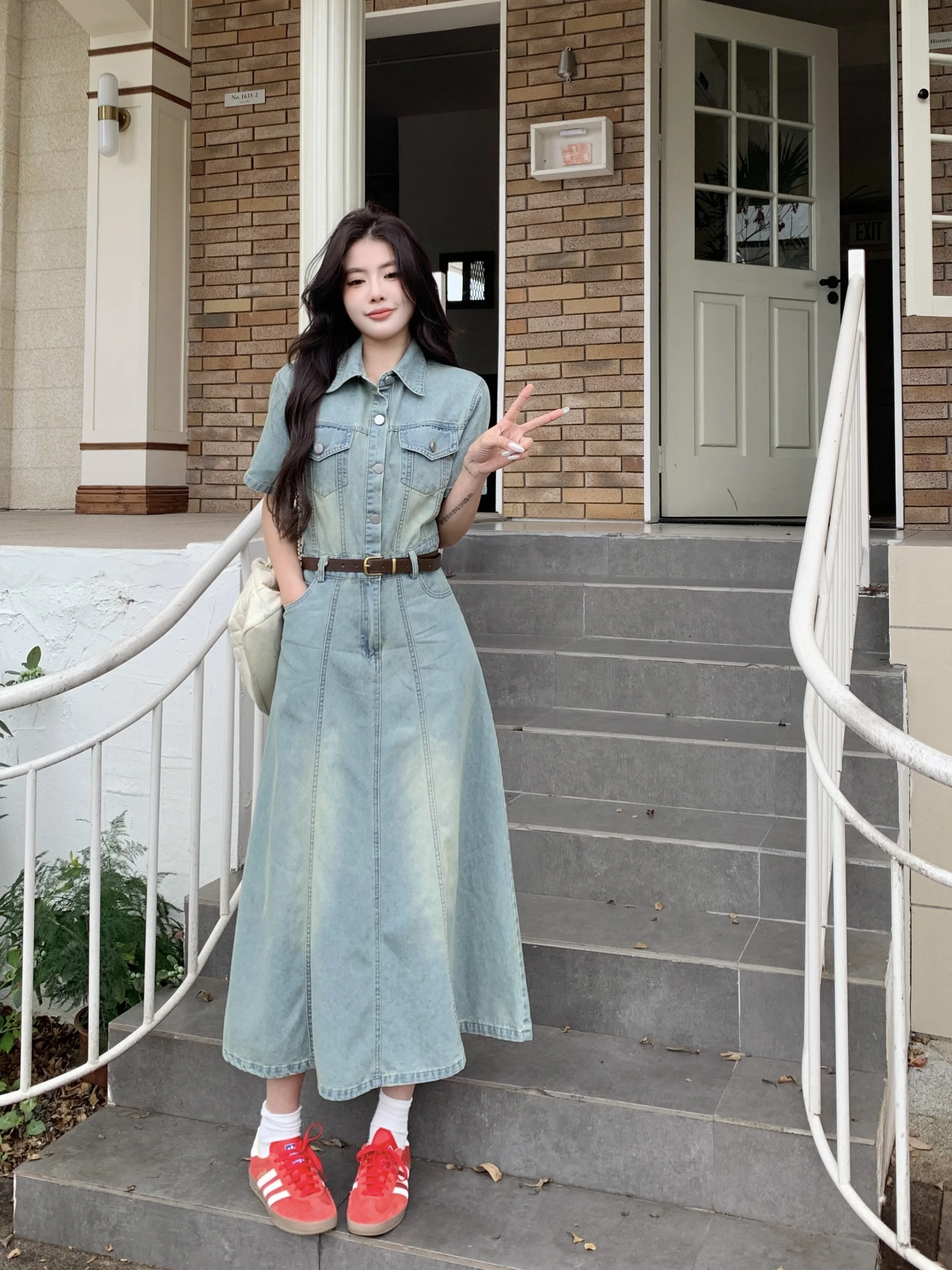 plus Size Fashionable Denim Short Sleeve Dress Slimming Waist Design Knee-Length A-Line Skirt Korean Style Commute Dress
plus Size Fashionable Denim Short Sleeve Dress Slimming Waist Design Knee-Length A-Line Skirt Korean Style Commute Dress