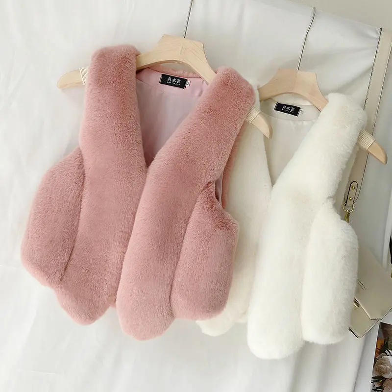 2024 New Women Vest Fur Coat Short Clothing Fashion Fur Sleeveless Tank Top Coat
2024 New Women Vest Fur Coat Short Clothing Fashion Fur Sleeveless Tank Top Coat