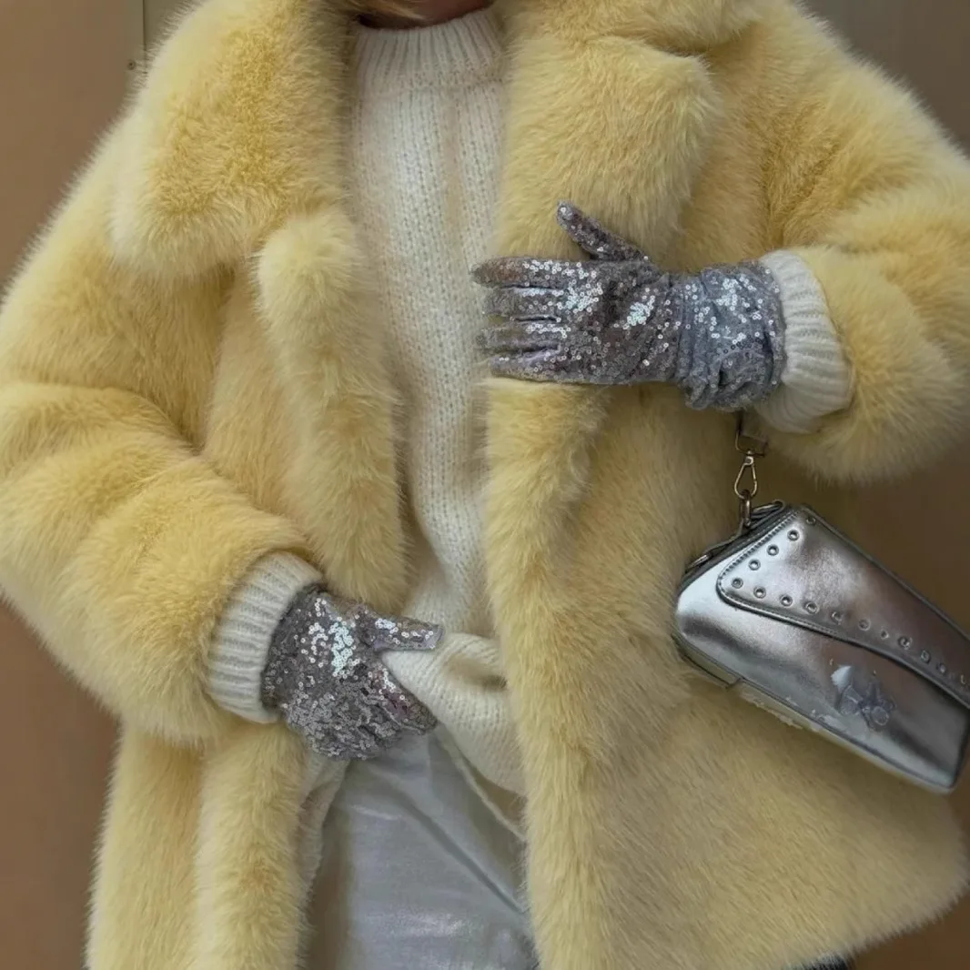 Желтое стильное зимнее женское пальто из эко-пуха, костюм с воротником, свободная пушистая женская норковая куртка, верхняя одежда из меха в Instagram-стиле для женщин
Желтое стильное зимнее женское пальто из эко-пуха, костюм с воротником, свободная пушистая женская норковая куртка, верхняя одежда из меха в Instagram-стиле для женщин