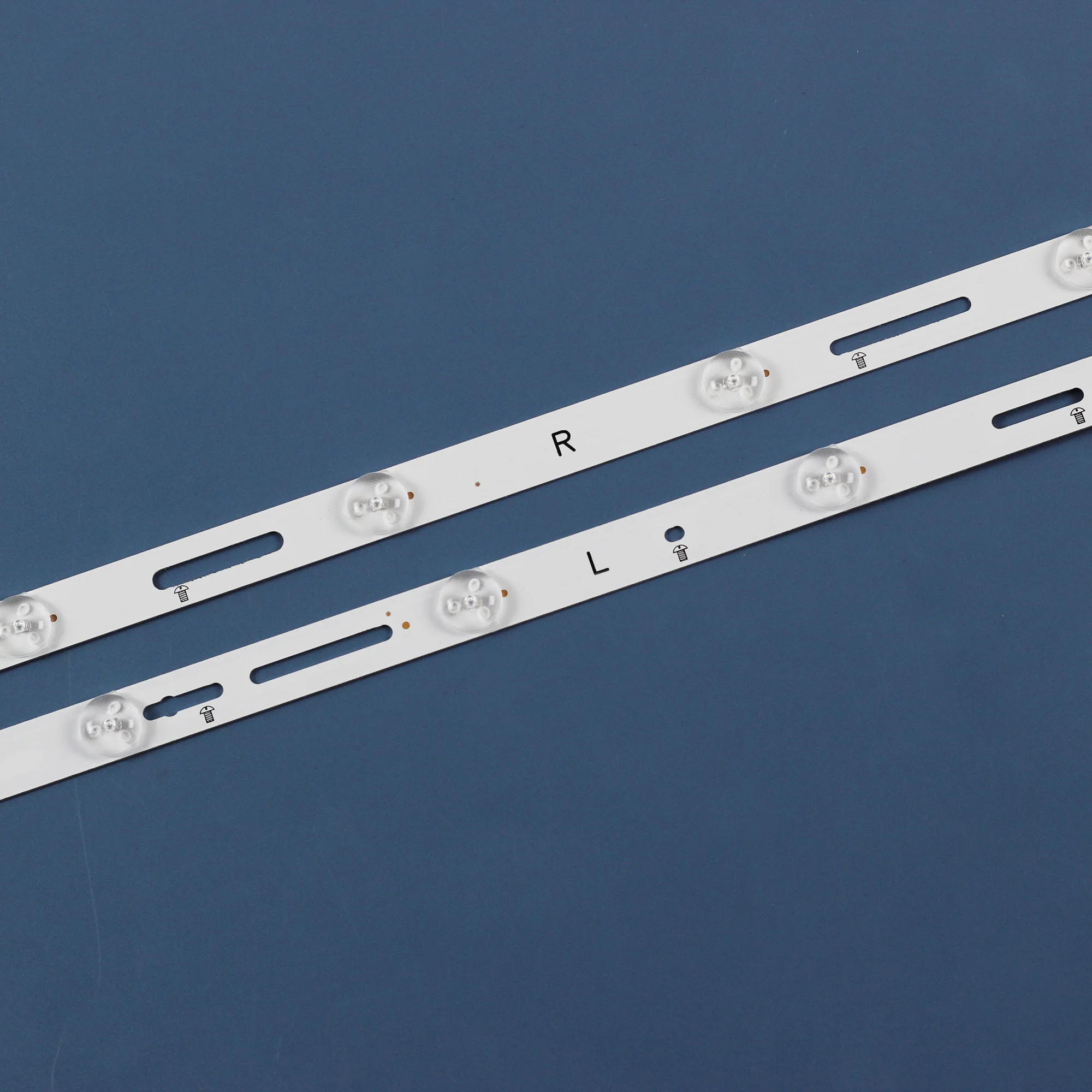 1set=12pcs LED backlight for LE50D1452 T5002S 50PFF3655/T3 LD50V02S 50PFL6340 LB-PF3528-GJD2P5C506X11-R/L/H/B LE50D6660/80
1set=12pcs LED backlight for LE50D1452 T5002S 50PFF3655/T3 LD50V02S 50PFL6340 LB-PF3528-GJD2P5C506X11-R/L/H/B LE50D6660/80