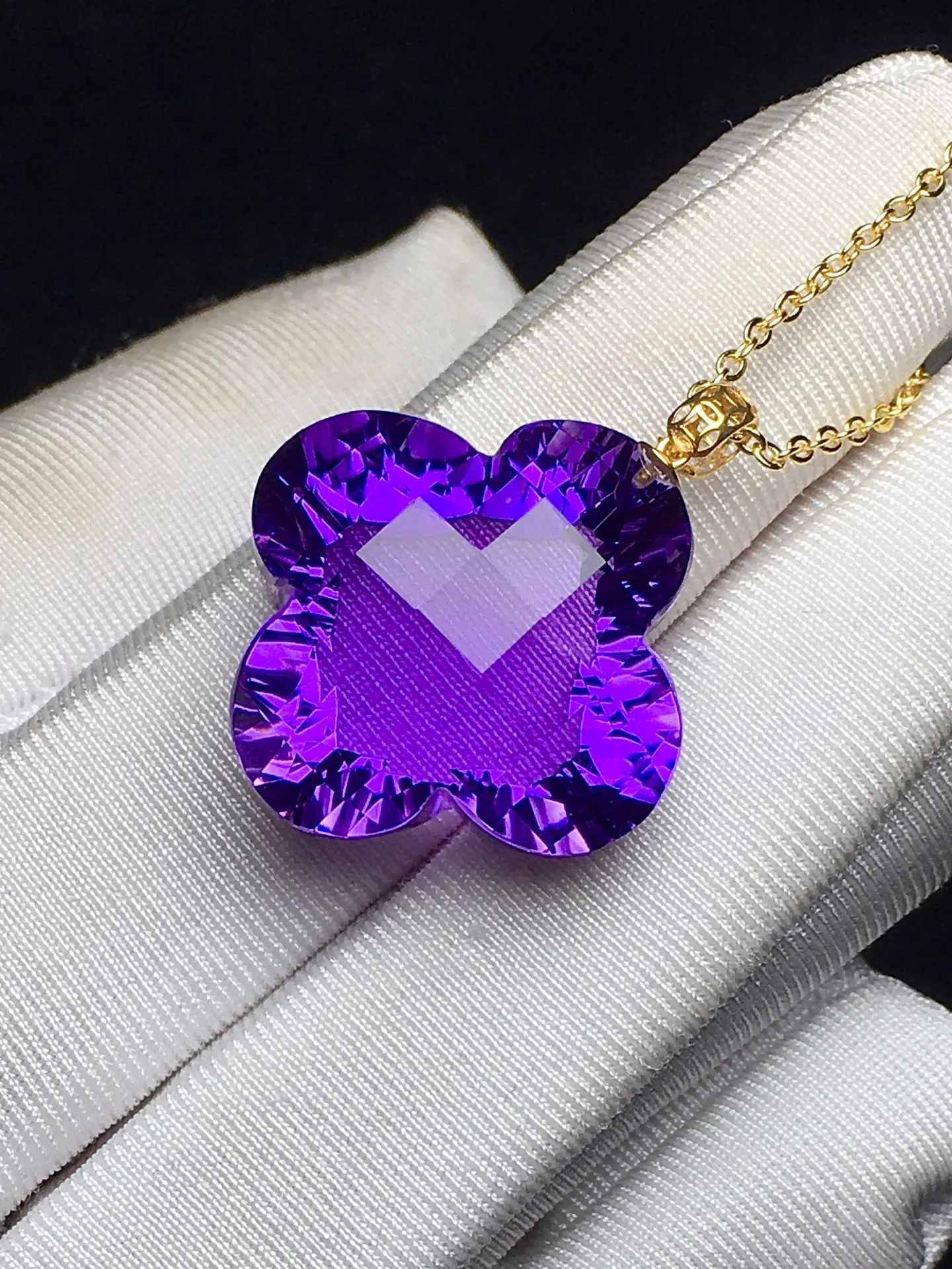 Natural Purple Amethyst Quartz Pendant 22.22.12mm Clover Big Amethyst Jewelry Beads Women Men Necklace Brazil AAAAAA
Natural Purple Amethyst Quartz Pendant 22.22.12mm Clover Big Amethyst Jewelry Beads Women Men Necklace Brazil AAAAAA