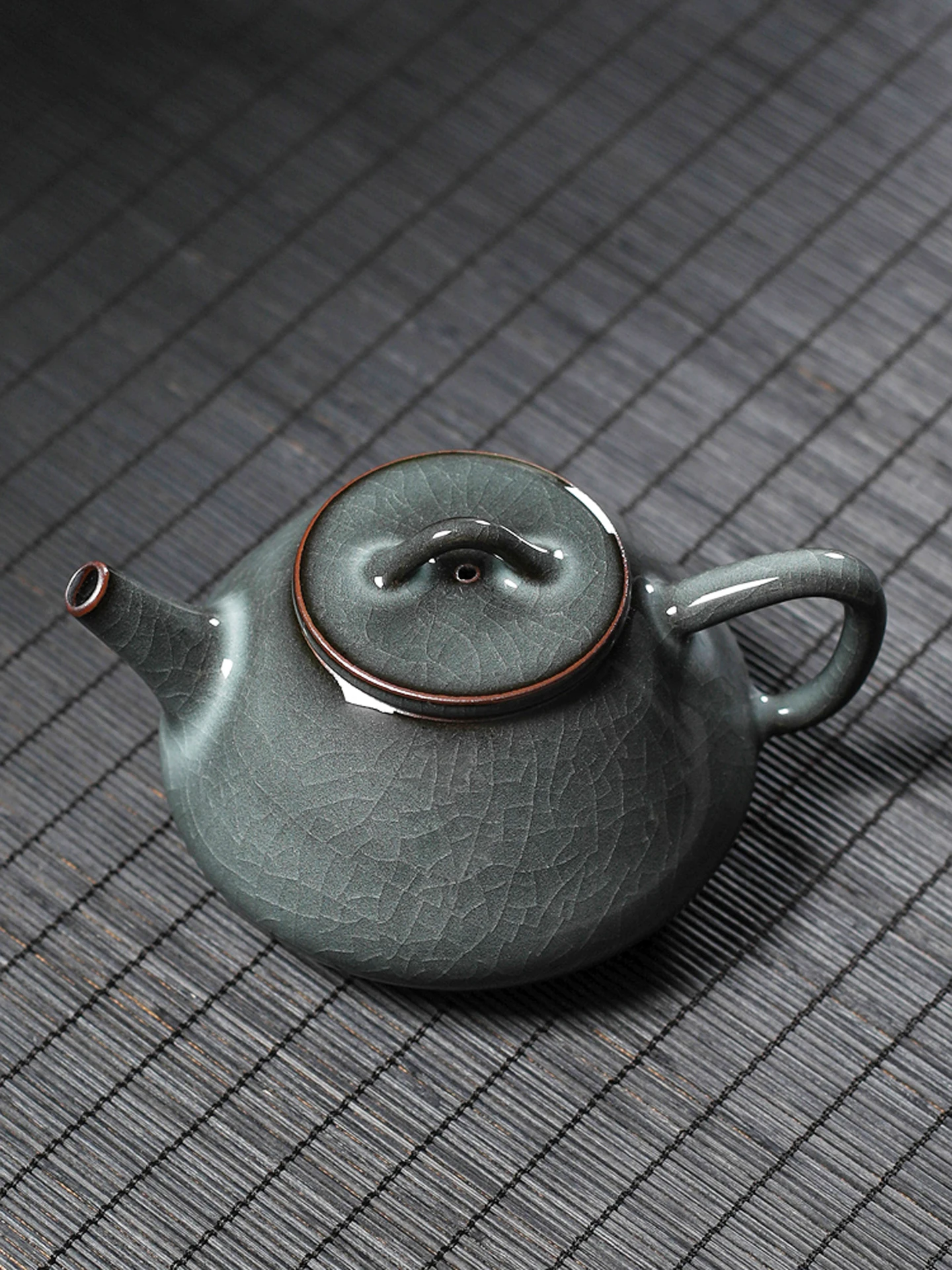 Handmade Blue Porcelain Tea Pot Single Pot Dragon Well Ceramic Brew Tea Gongfu Tea Set Filter Retro Home Use Traditional Craft
Handmade Blue Porcelain Tea Pot Single Pot Dragon Well Ceramic Brew Tea Gongfu Tea Set Filter Retro Home Use Traditional Craft