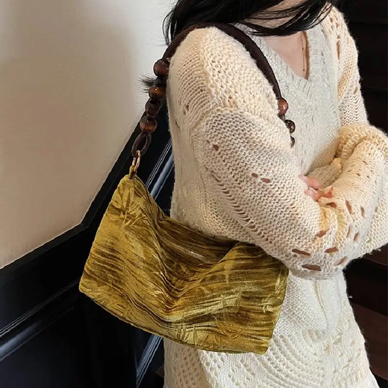 Новая женская сумка через плечо в китайском стиле, сумка-тоут с бисером, женская роскошная дизайнерская женская сумка в стиле ретро, сумка для свиданий, пригородная сумка подмышками
Новая женская сумка через плечо в китайском стиле, сумка-тоут с бисером, женская роскошная дизайнерская женская сумка в стиле ретро, сумка для свиданий, пригородная сумка подмышками