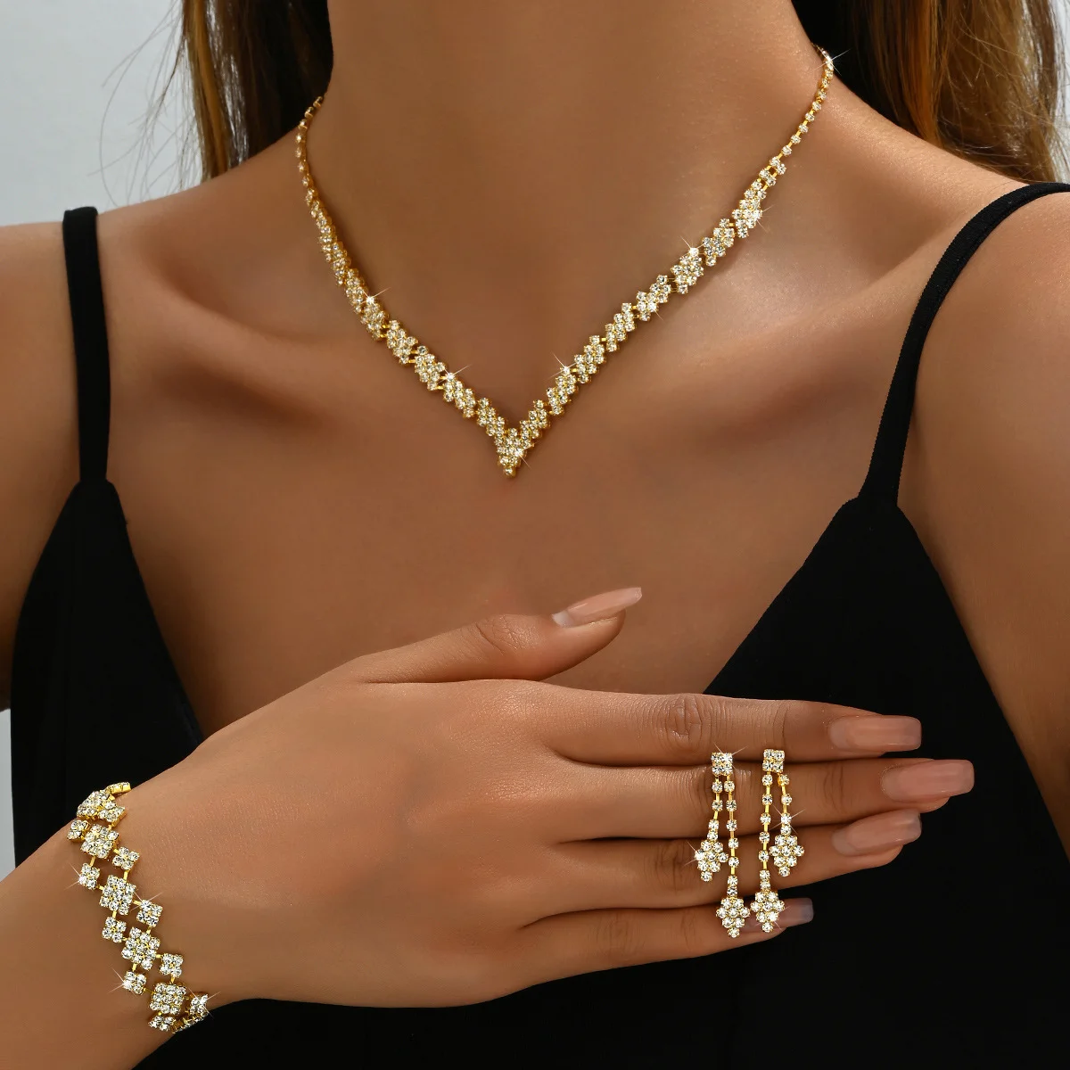 New bride necklace accessory women's neckpiece export European and American two-piece set of rhinestone jewelry set
New bride necklace accessory women's neckpiece export European and American two-piece set of rhinestone jewelry set