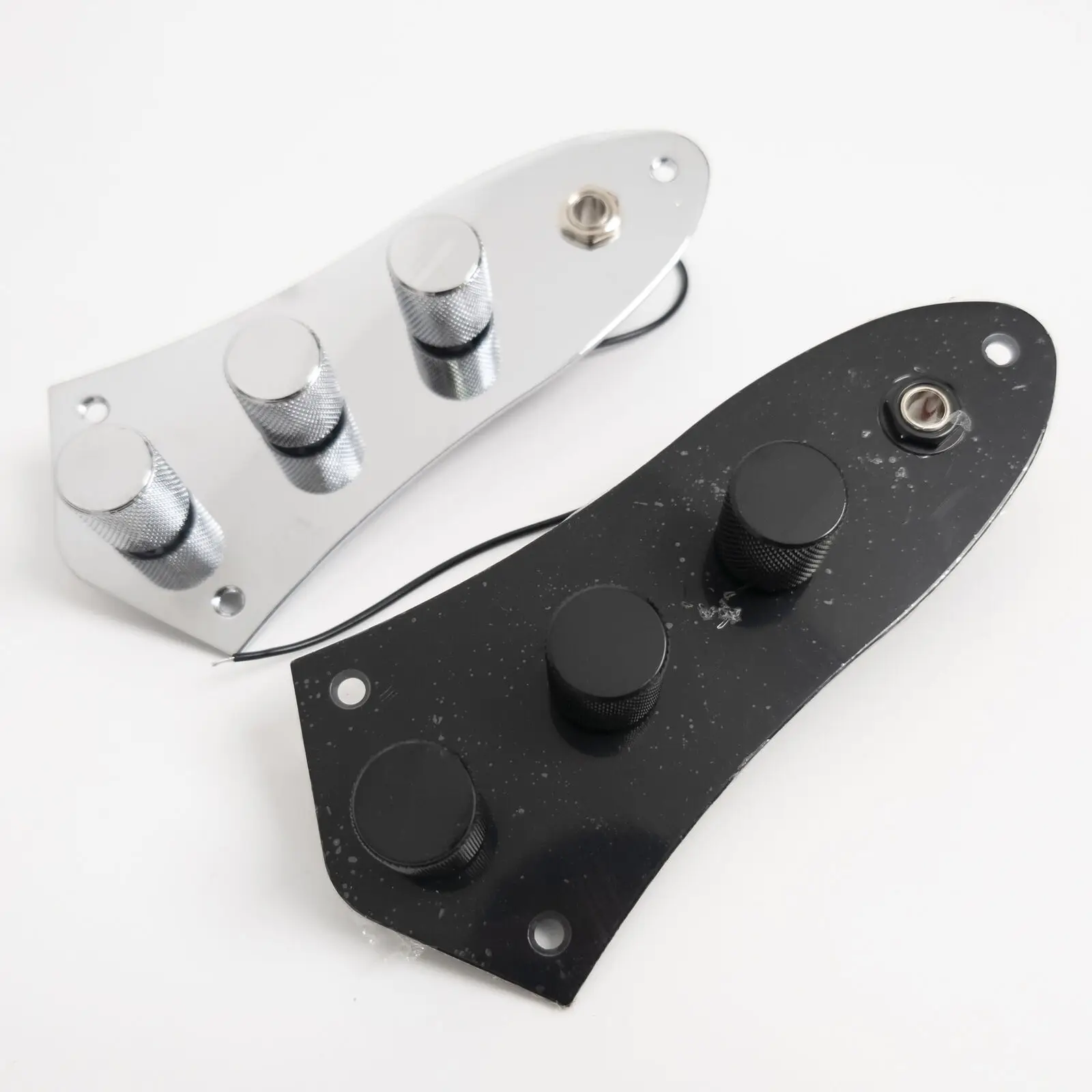 Guitar Loaded Prewired Bass Control Plate Black or Chrome For J Bass Style Electric Guitars Replacement parts
Guitar Loaded Prewired Bass Control Plate Black or Chrome For J Bass Style Electric Guitars Replacement parts