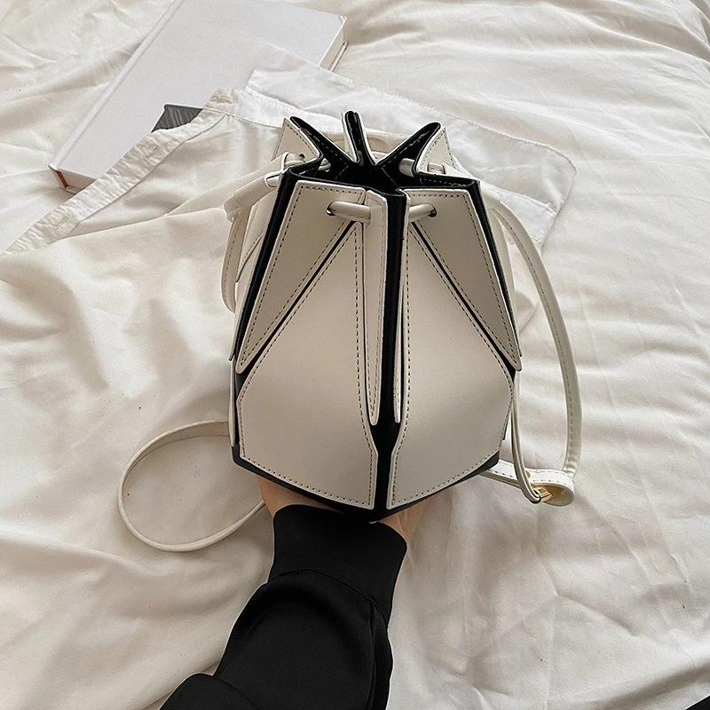 Popular niche folding bag women's 2026 summer new versatile messenger bag portable bucket bag
Popular niche folding bag women's 2026 summer new versatile messenger bag portable bucket bag