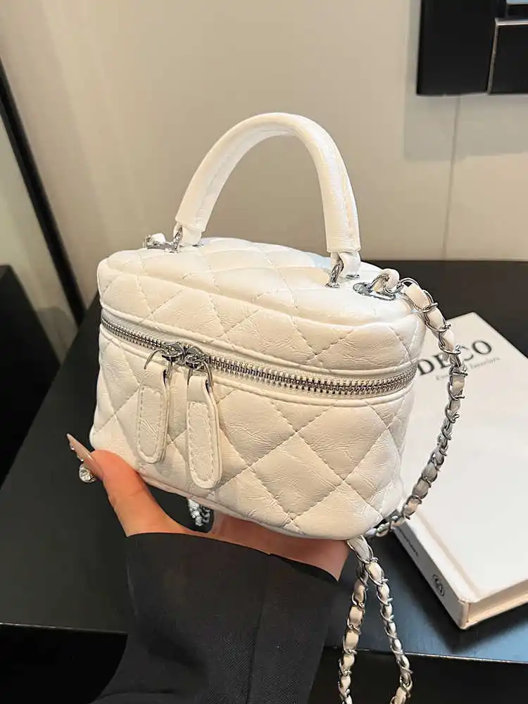 Mini Chain Crossbody Bag 2025 Spring Summer New Women's Party Small Square Handbag Versatile Mobile Phone One Shoulder Bags
Mini Chain Crossbody Bag 2025 Spring Summer New Women's Party Small Square Handbag Versatile Mobile Phone One Shoulder Bags