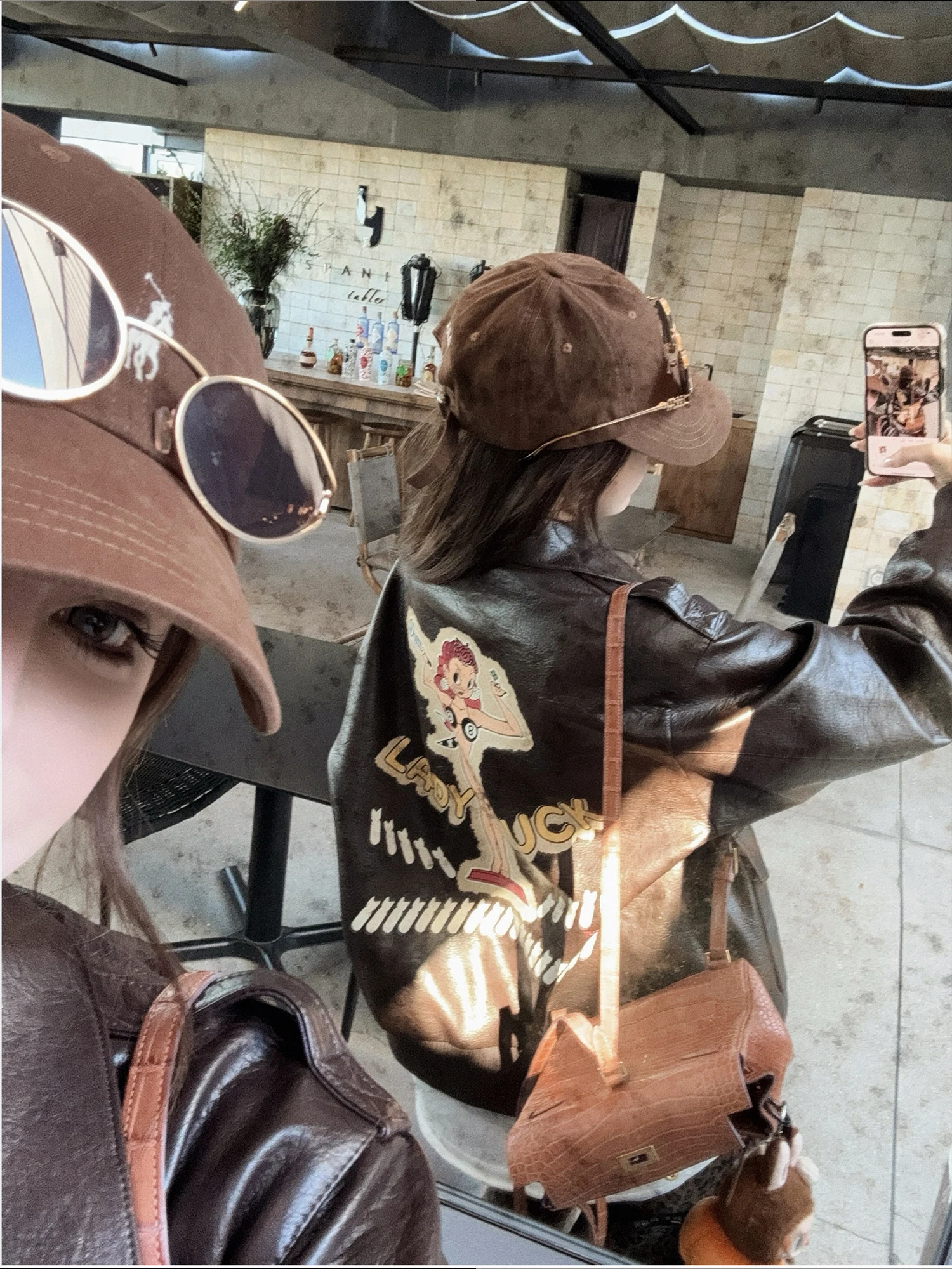 Zhaochencen American Sle Printed PU Leather Jaet Women's Autumn Winter Loose Fit Unique Design Personali Outerwear
Zhaochencen American Sle Printed PU Leather Jaet Women's Autumn Winter Loose Fit Unique Design Personali Outerwear