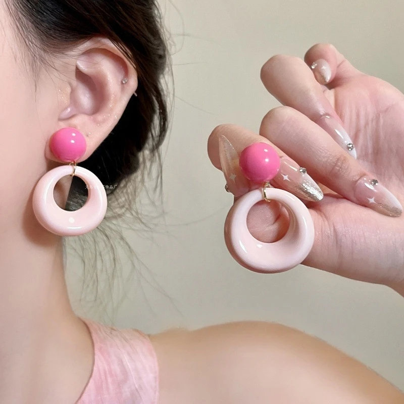 Pink Color Hollow Round Dangle Earrings for Women Irregular Circle Pendants Acrylic Bohemain Wedding Ear Jewelry 2025 new in
Pink Color Hollow Round Dangle Earrings for Women Irregular Circle Pendants Acrylic Bohemain Wedding Ear Jewelry 2025 new in