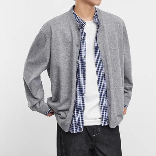 Осень-зима 2022, новый искусственный серый клетчатый лоскутный кардиган из двух предметов, мужской модный уличный крутой свободный повседневный свитер
Осень-зима 2022, новый искусственный серый клетчатый лоскутный кардиган из двух предметов, мужской модный уличный крутой свободный повседневный свитер