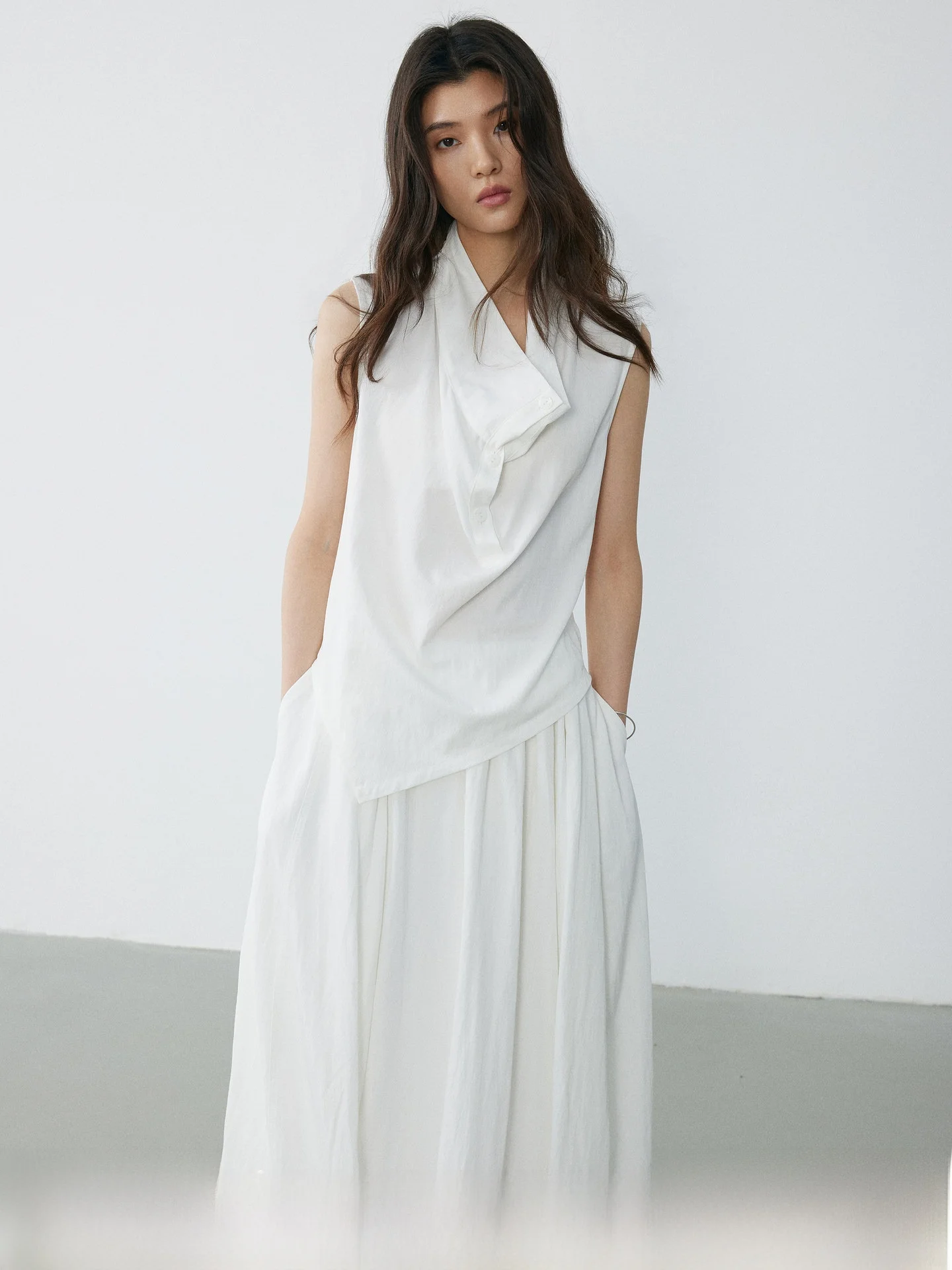 KEARA Summer Loose Fit High Waist Tunic Top And Pleated Skirt Set Women's Fashion Asymmetrical Sleeveless Silk Blend Outfit
KEARA Summer Loose Fit High Waist Tunic Top And Pleated Skirt Set Women's Fashion Asymmetrical Sleeveless Silk Blend Outfit