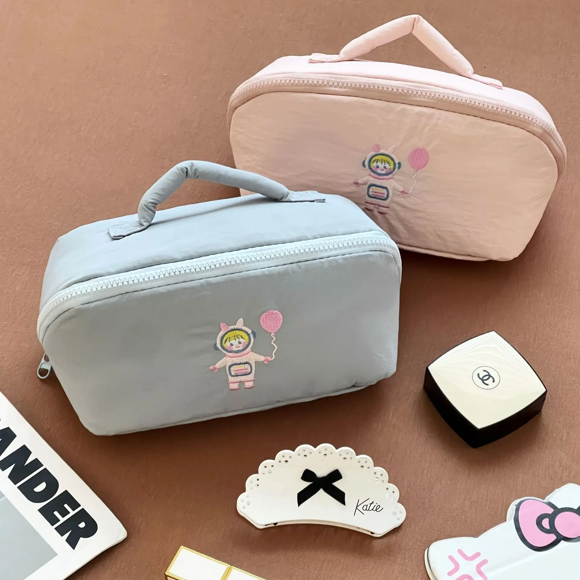 Cosmetic Bag Women's Large Capacity 2026 New High-end Makeup Brush Storage Bag Portable Travel Portable Toilet Bag
Cosmetic Bag Women's Large Capacity 2026 New High-end Makeup Brush Storage Bag Portable Travel Portable Toilet Bag