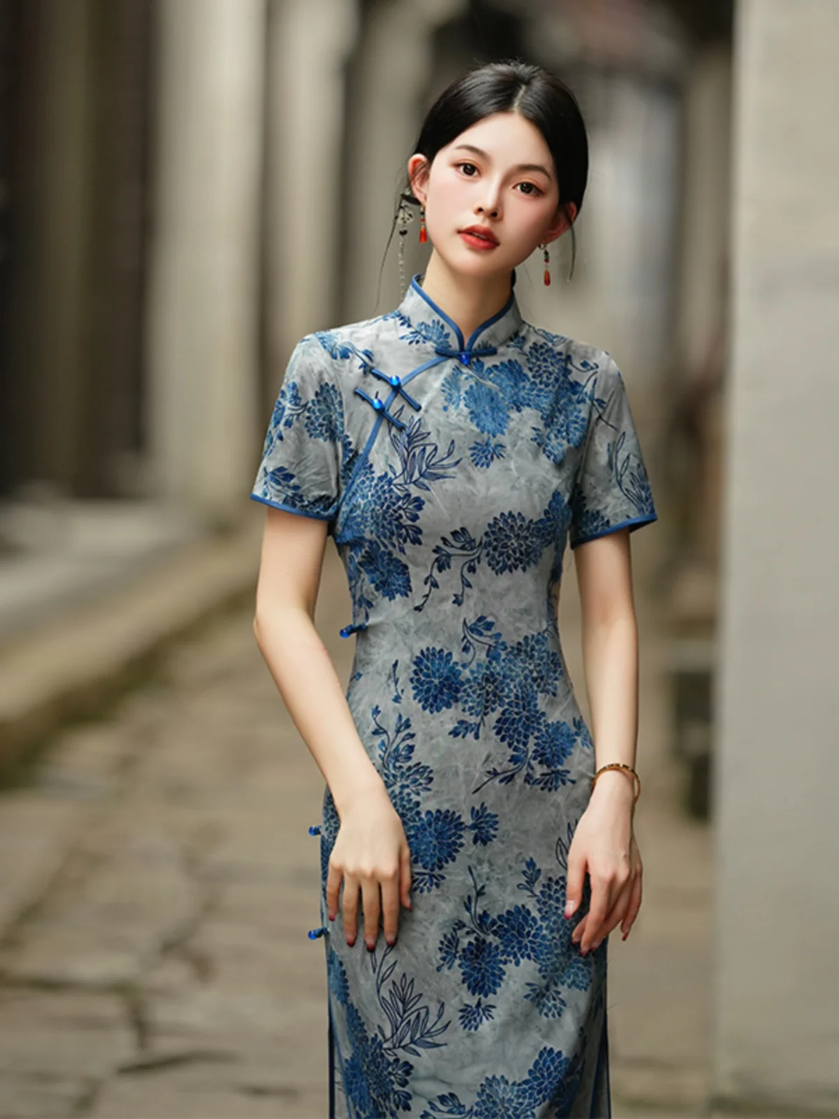 Ele Long Velvet Dyed in Bright Colors Traditional Chinese Sle Women's Faion ow Performance Improved Version
Ele Long Velvet Dyed in Bright Colors Traditional Chinese Sle Women's Faion ow Performance Improved Version