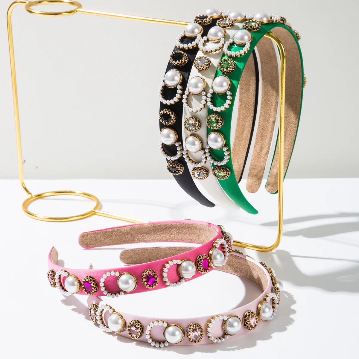 Baroque Retro Geometric round Rhinestone-Encrusted Pearl Headband Fashion Simple Outing Hair Accessories
Baroque Retro Geometric round Rhinestone-Encrusted Pearl Headband Fashion Simple Outing Hair Accessories