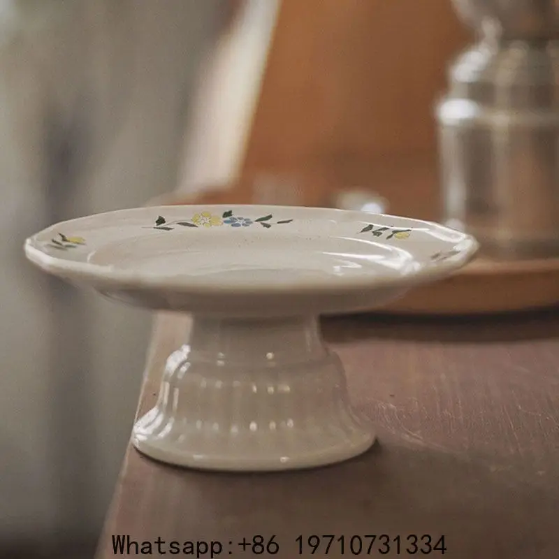 Flower-shaped High-footed Plate Ceramic Pastry Refreshment Plate
Flower-shaped High-footed Plate Ceramic Pastry Refreshment Plate