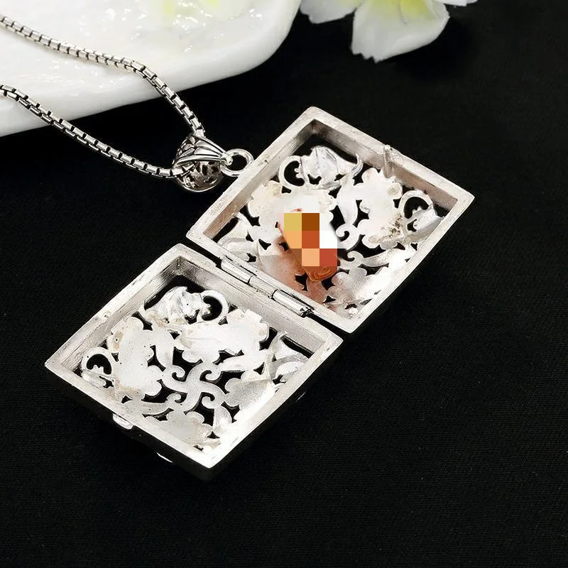 Hollow Square Gawu Box Pendant Necklace Can Be Opened
Hollow Square Gawu Box Pendant Necklace Can Be Opened