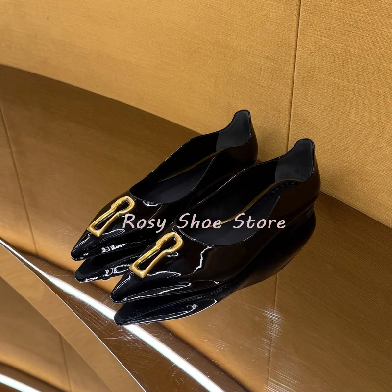 Black Shiny Patent Leather Gold Keychain Decor Point Toe Flat Shoe Irregular Line Upper Design Slip On Versatile Office Set Shoe
Black Shiny Patent Leather Gold Keychain Decor Point Toe Flat Shoe Irregular Line Upper Design Slip On Versatile Office Set Shoe