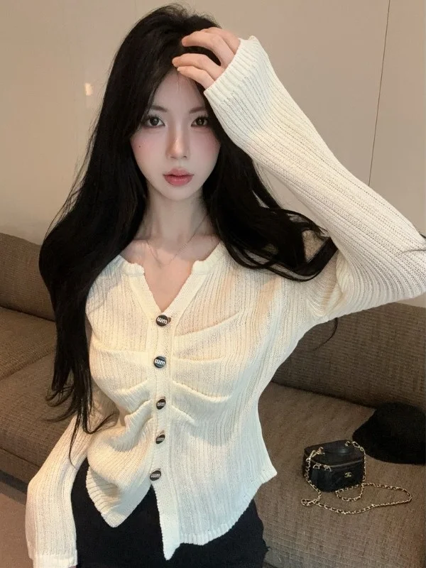 Fashionable Knitted V-Neck Top Luxury Style Loose Fit Long Sleeve Autumn Winter New Arrival Inner Wear Irregular Design Sweater
Fashionable Knitted V-Neck Top Luxury Style Loose Fit Long Sleeve Autumn Winter New Arrival Inner Wear Irregular Design Sweater