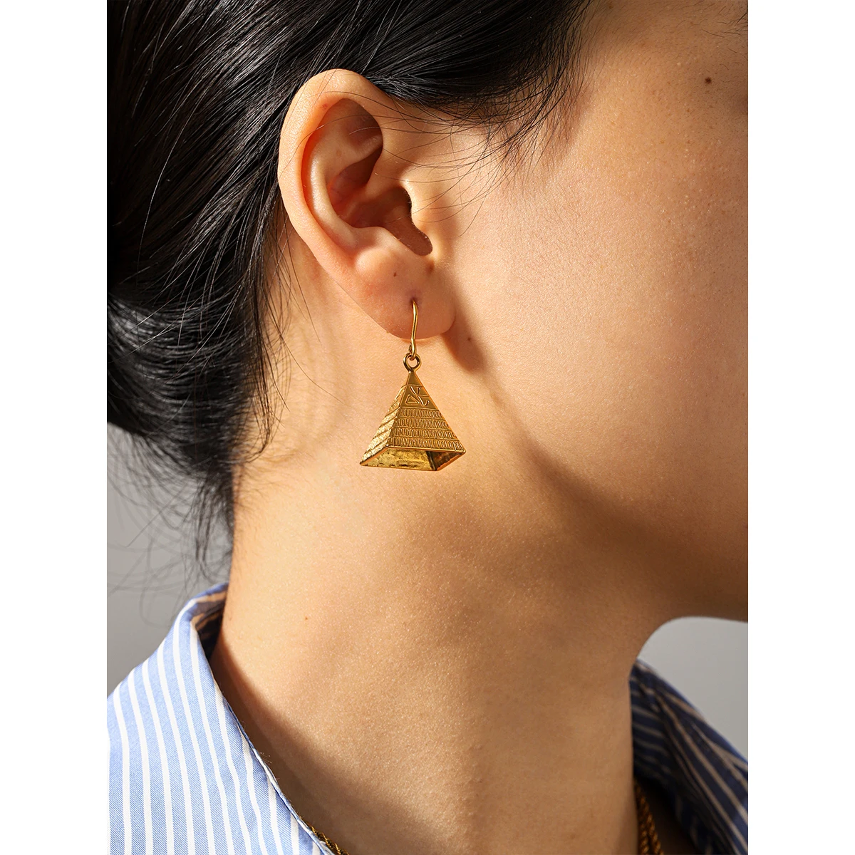 European American Retro Flame Geometric Pyramid Earrings Stainless Steel Earrings For Women Party Fashion Jewelry Gift
European American Retro Flame Geometric Pyramid Earrings Stainless Steel Earrings For Women Party Fashion Jewelry Gift