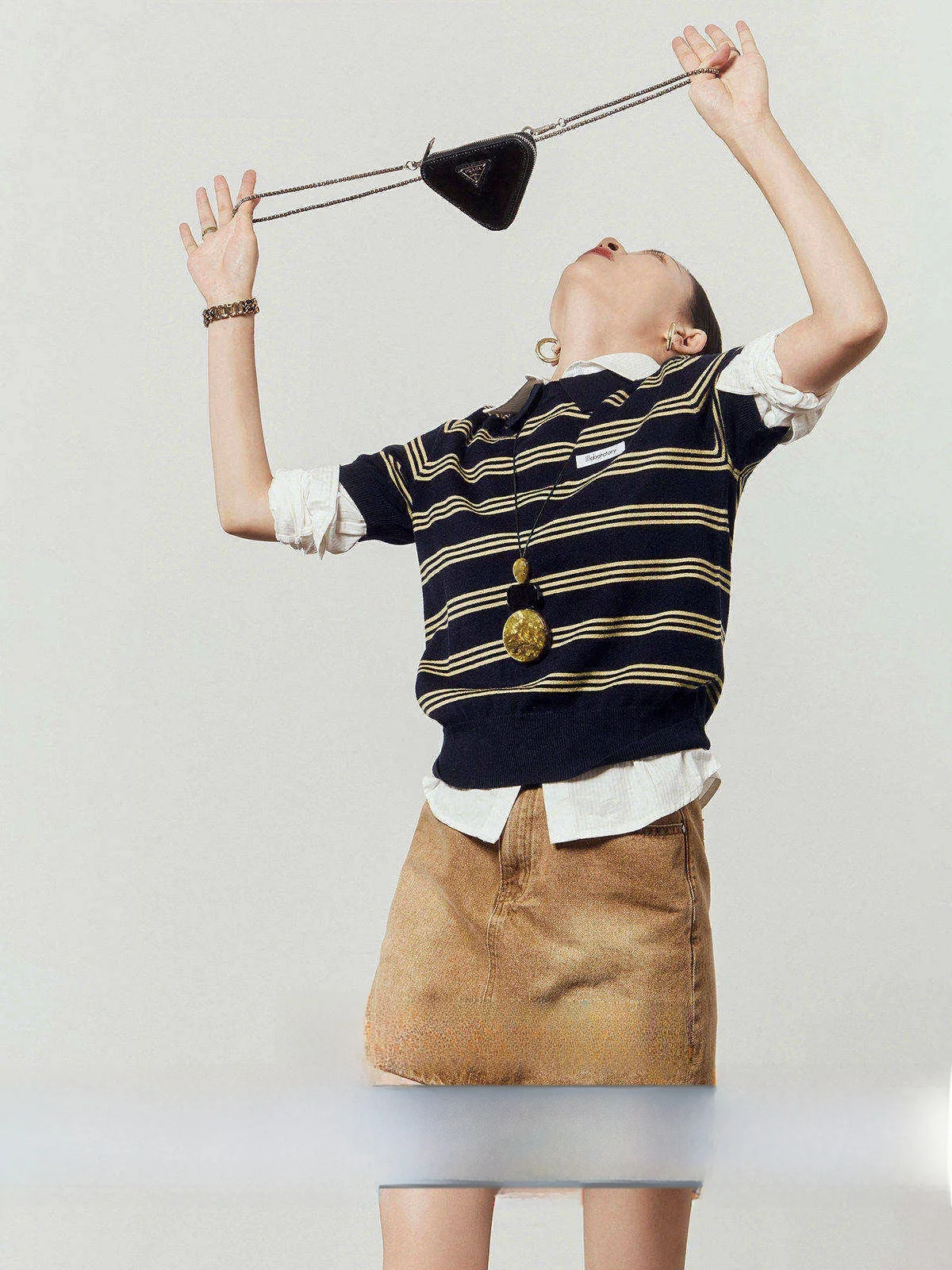 Женский трикотажный топ Zhou Li Wu с синими полосками, модный универсальный летний топ в британском стиле, свободный крой
Женский трикотажный топ Zhou Li Wu с синими полосками, модный универсальный летний топ в британском стиле, свободный крой