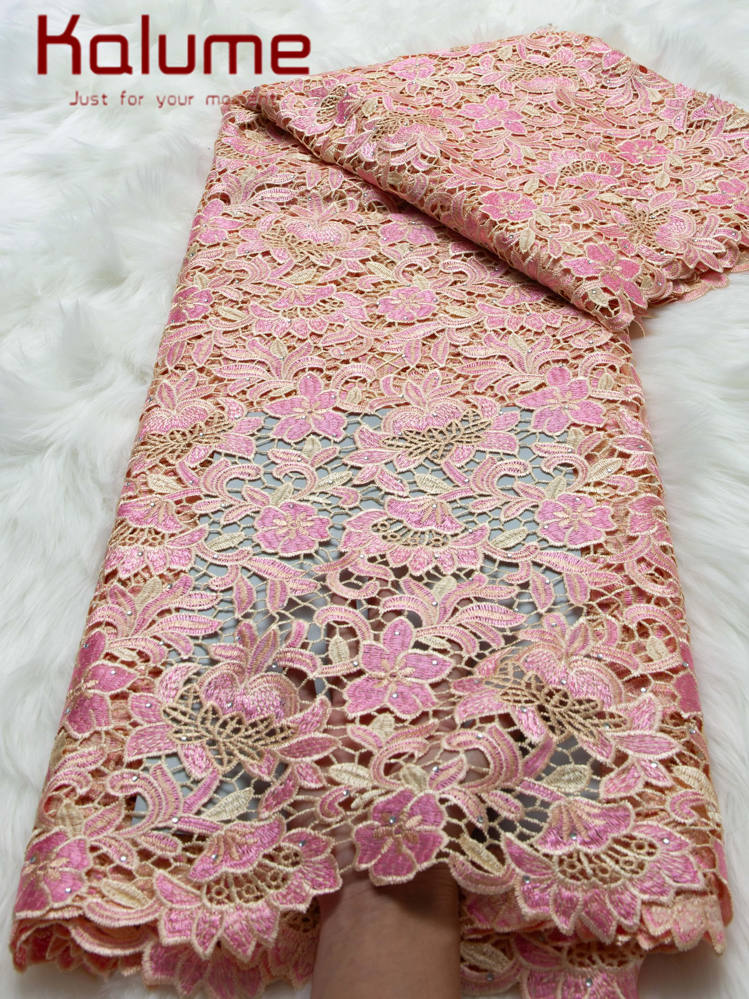 Nigerian Guipure Cupion Lace FabricSkin Friendly African Cord Fabric Middle East Wedding Formal Mermaid Lady Gown with Appliques
Nigerian Guipure Cupion Lace FabricSkin Friendly African Cord Fabric Middle East Wedding Formal Mermaid Lady Gown with Appliques