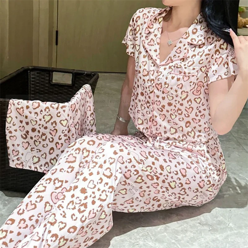 Kawaii Nightwear Print Pajamas Suit Sexy Pink Leopard 3Pcs Sleepwear Female Y2K Satin Home Clothes Short Sleeve Loungewear
Kawaii Nightwear Print Pajamas Suit Sexy Pink Leopard 3Pcs Sleepwear Female Y2K Satin Home Clothes Short Sleeve Loungewear