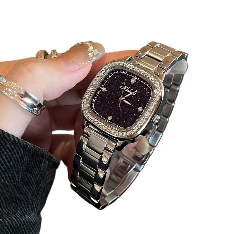 Diamond-encrusted watch women's square temperament full of diamonds women's watch
Diamond-encrusted watch women's square temperament full of diamonds women's watch