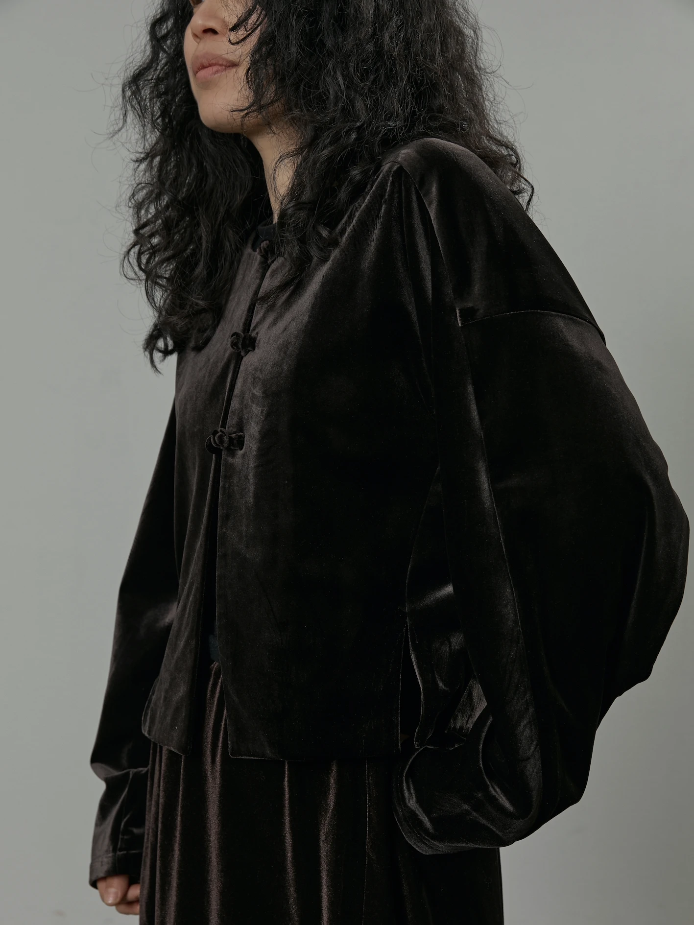 Tendblank Vintage Velvet ort Open Cardigan Chinese Sle round Ne Handmade Button Women's Faion Outerwear Top Coat
Tendblank Vintage Velvet ort Open Cardigan Chinese Sle round Ne Handmade Button Women's Faion Outerwear Top Coat